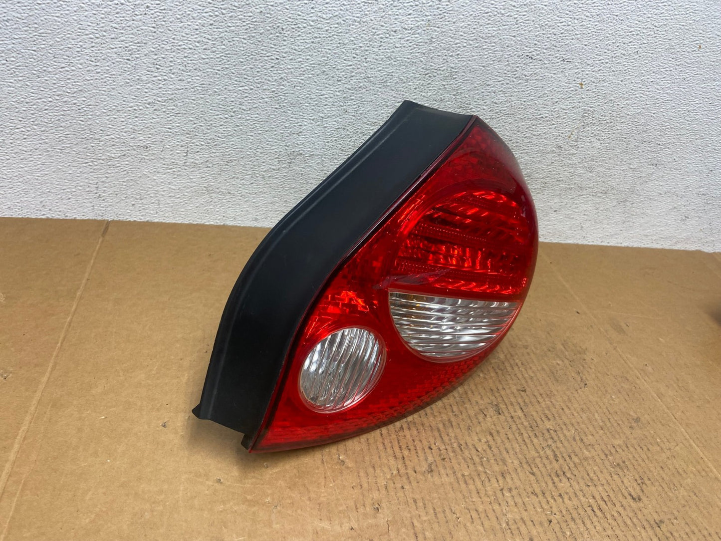 2000 to 2001 Nissan Maxima Right Passenger Rh Side Tail Light AE0429 LK2