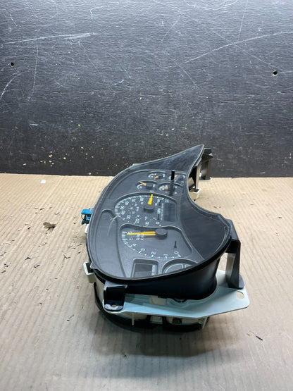 2002 GMC Yukon Speedometer Cluster Gauge Oem X0817 DG3