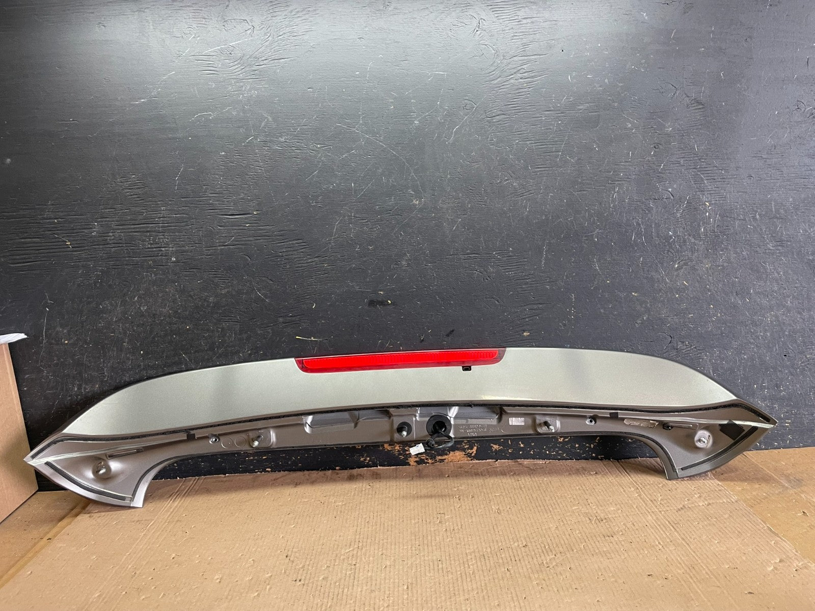 2016 to 2020 Kia Sorento Rear Spoiler Wing Brake Light OEM aa2170 DG6