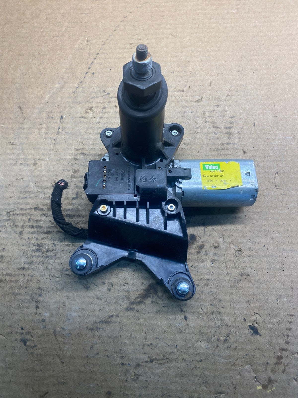 2007 to 2014 Cadillac Escalade Rear Windshield Washer Wiper Motor AA0745 DG0