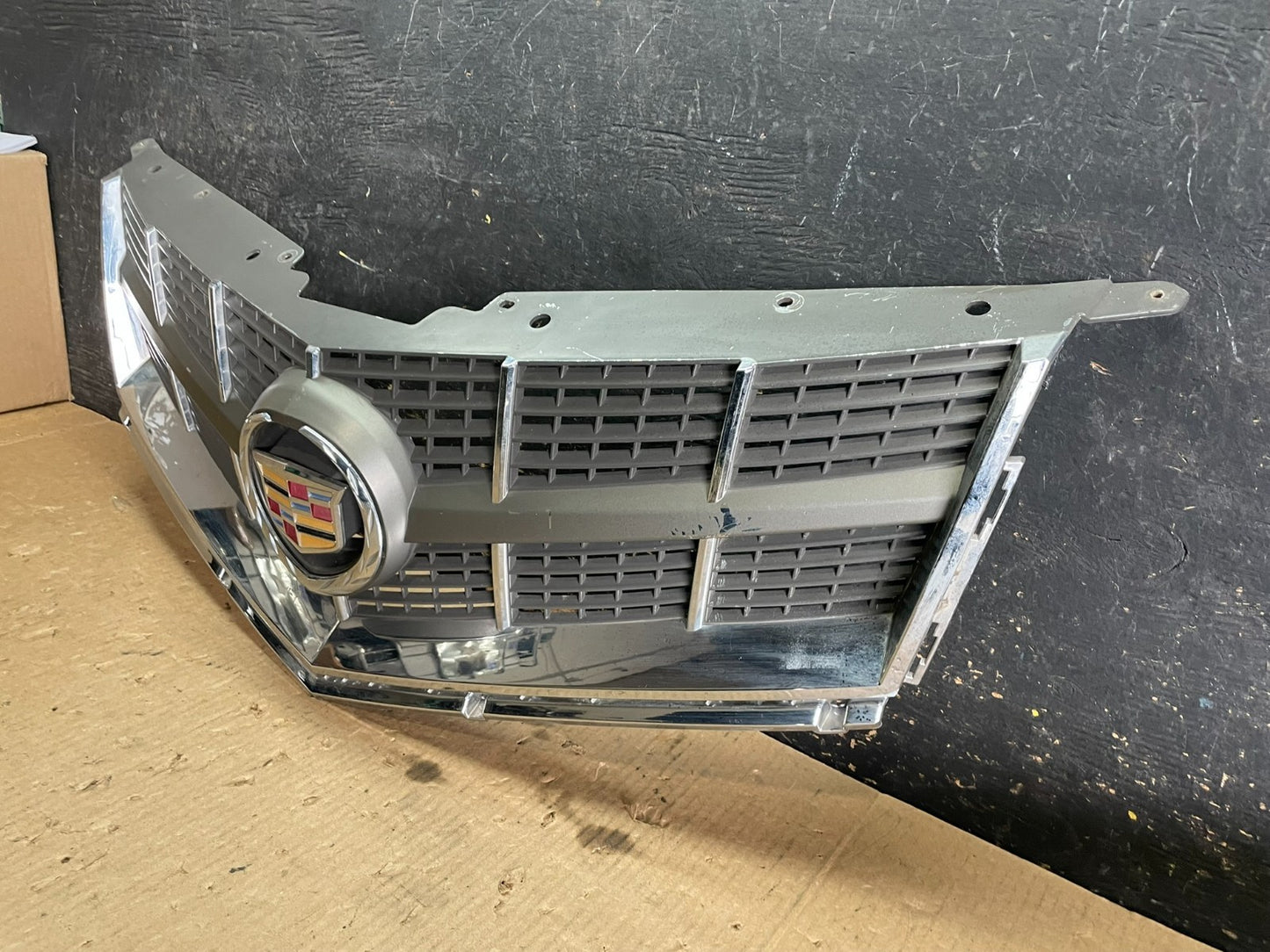2010 to 2012 Cadillac SRX Front Upper Grille Grill Aftermarket y9848 DG2