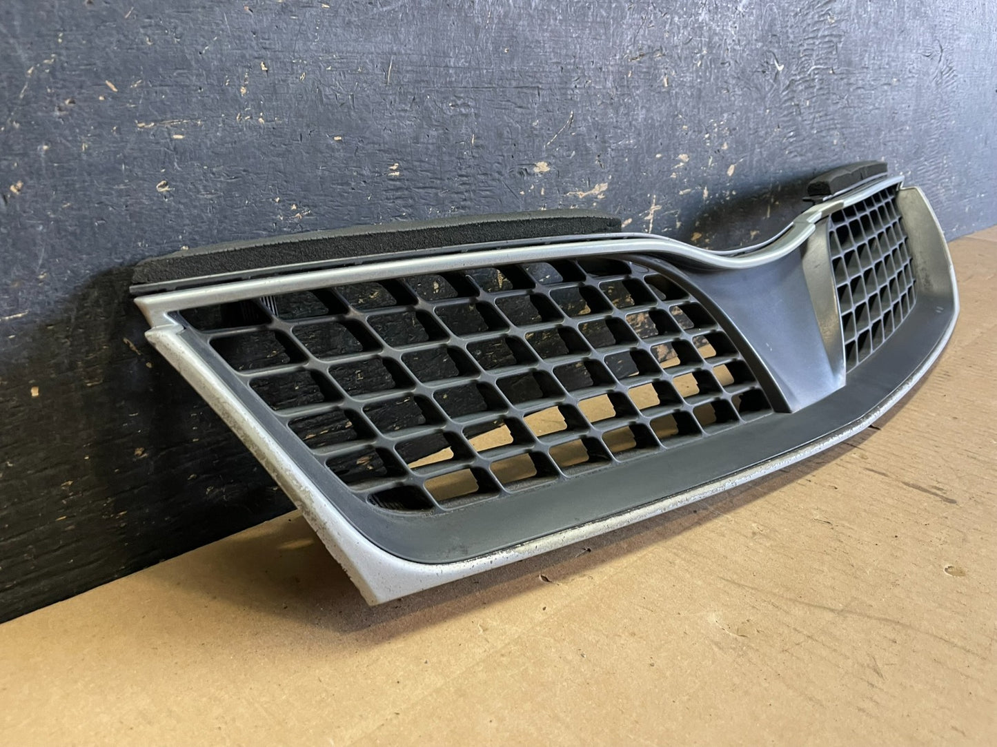 2002-2003 Mitsubishi Diamante Front Upper Grill Grille OEM AA22542