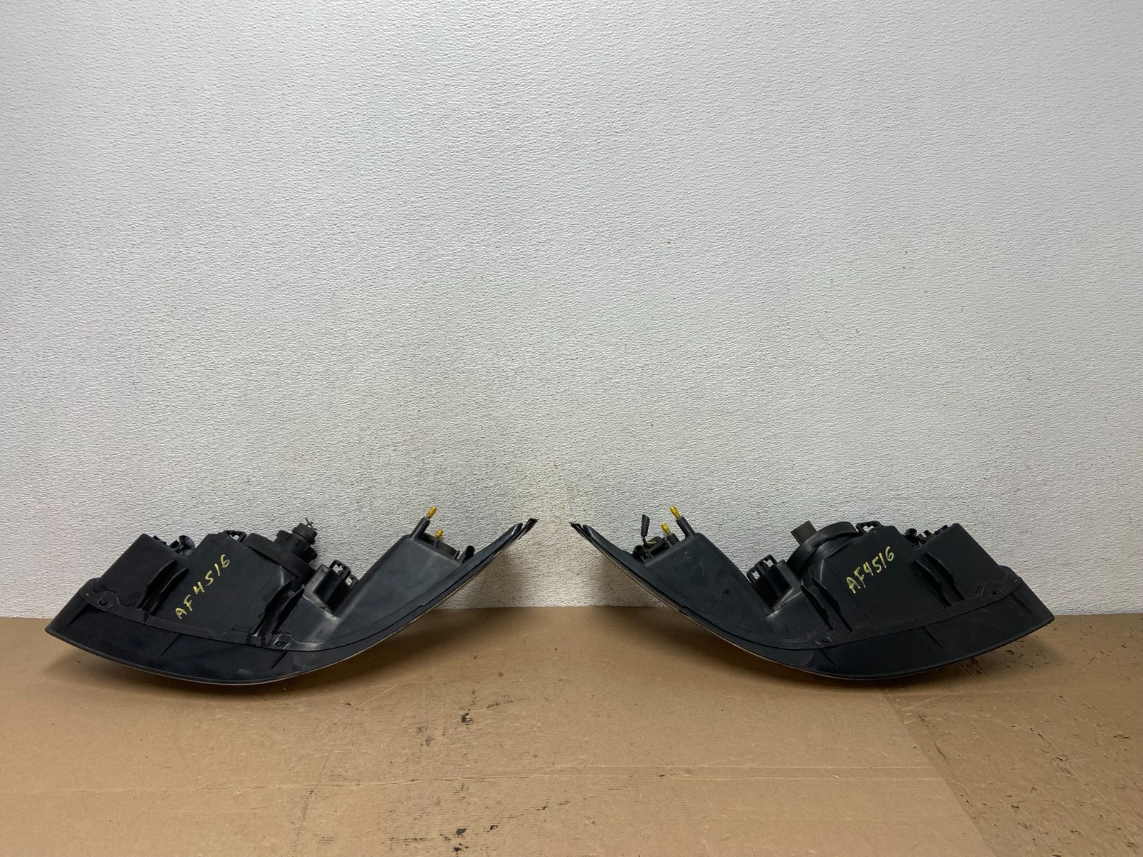 1999 to 2004 Ford Mustang Left+Right Set Side Headlights AF4516 DW6
