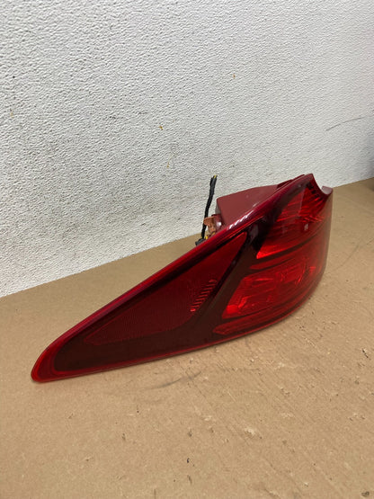 2017 - 2018 Hyundai Santa Fe Right Passenger RH Side Tail Light AD7663 DW2