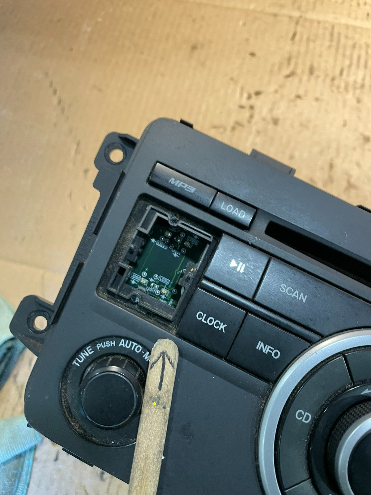 2010 2012 Mazda CX9 CX-9 Radio Stereo CD MP3 Player Screen Display U2216 DG1