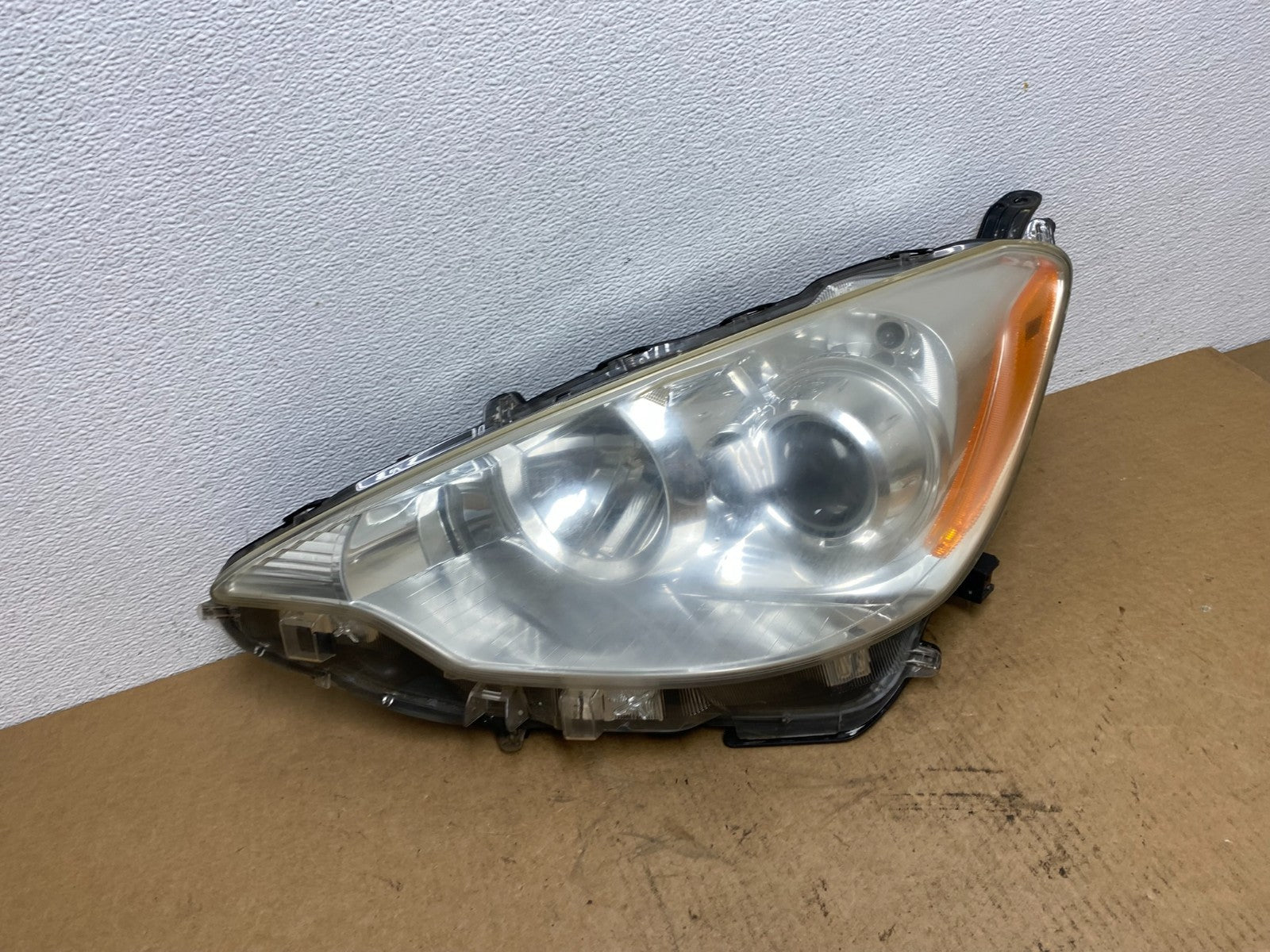 2012 2013 2014 Toyota Prius C Left Driver LH Side Halogen Headlight AC2996 DW2