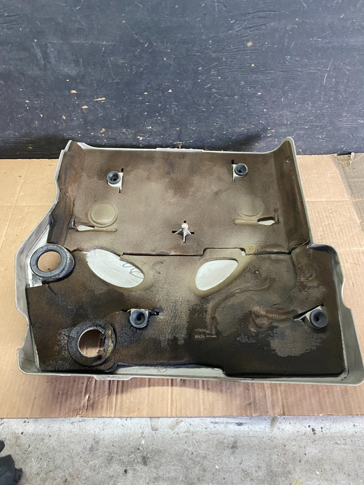 2004 to 2007 Cadillac CTS 3.6L Plastic Engine Cover Shield Q0537 DG5