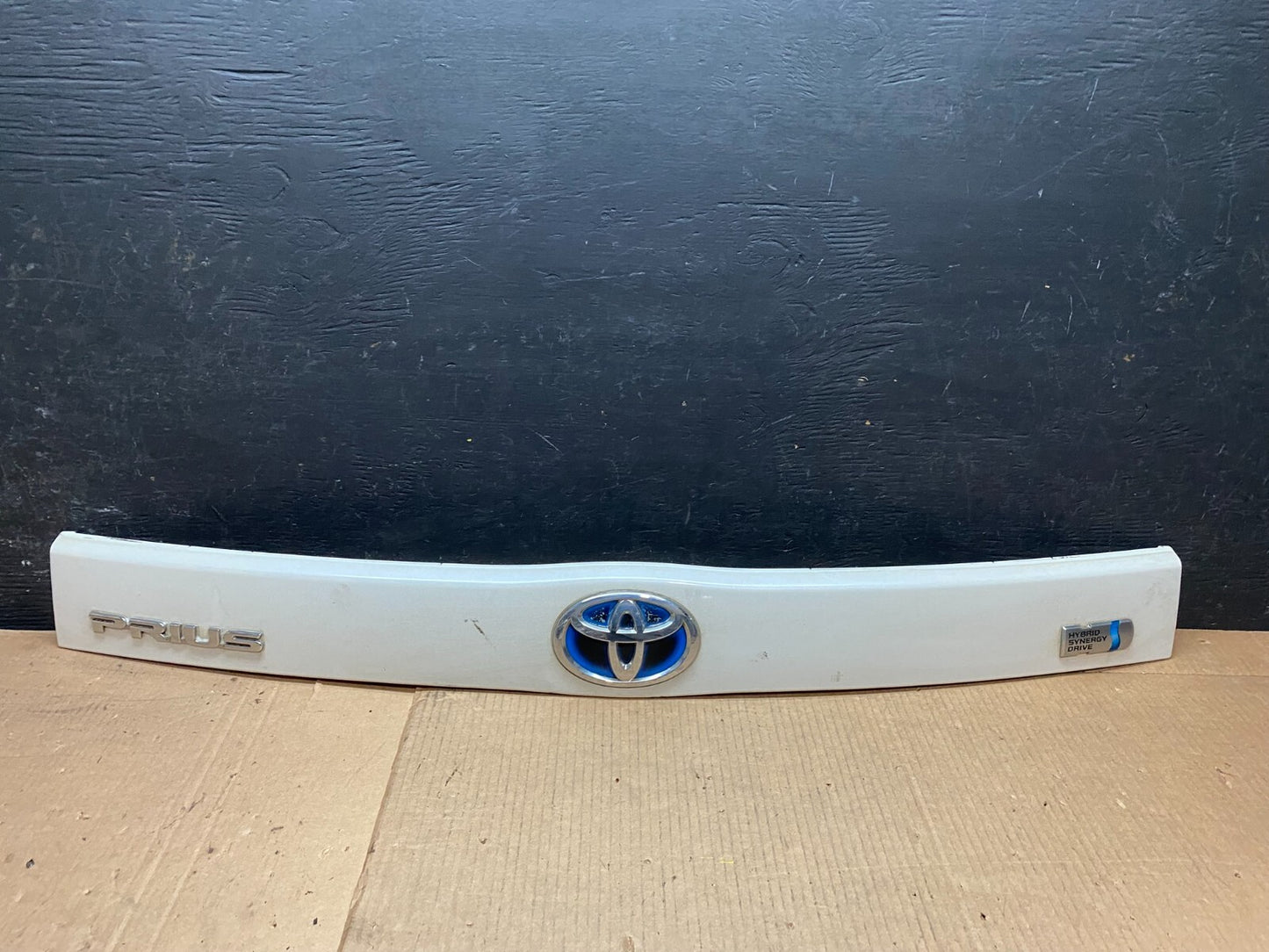 2010 to 2015 Toyota Prius Trunk Rear Tailgate Molding Panel 76801-00900 G5722 DG0
