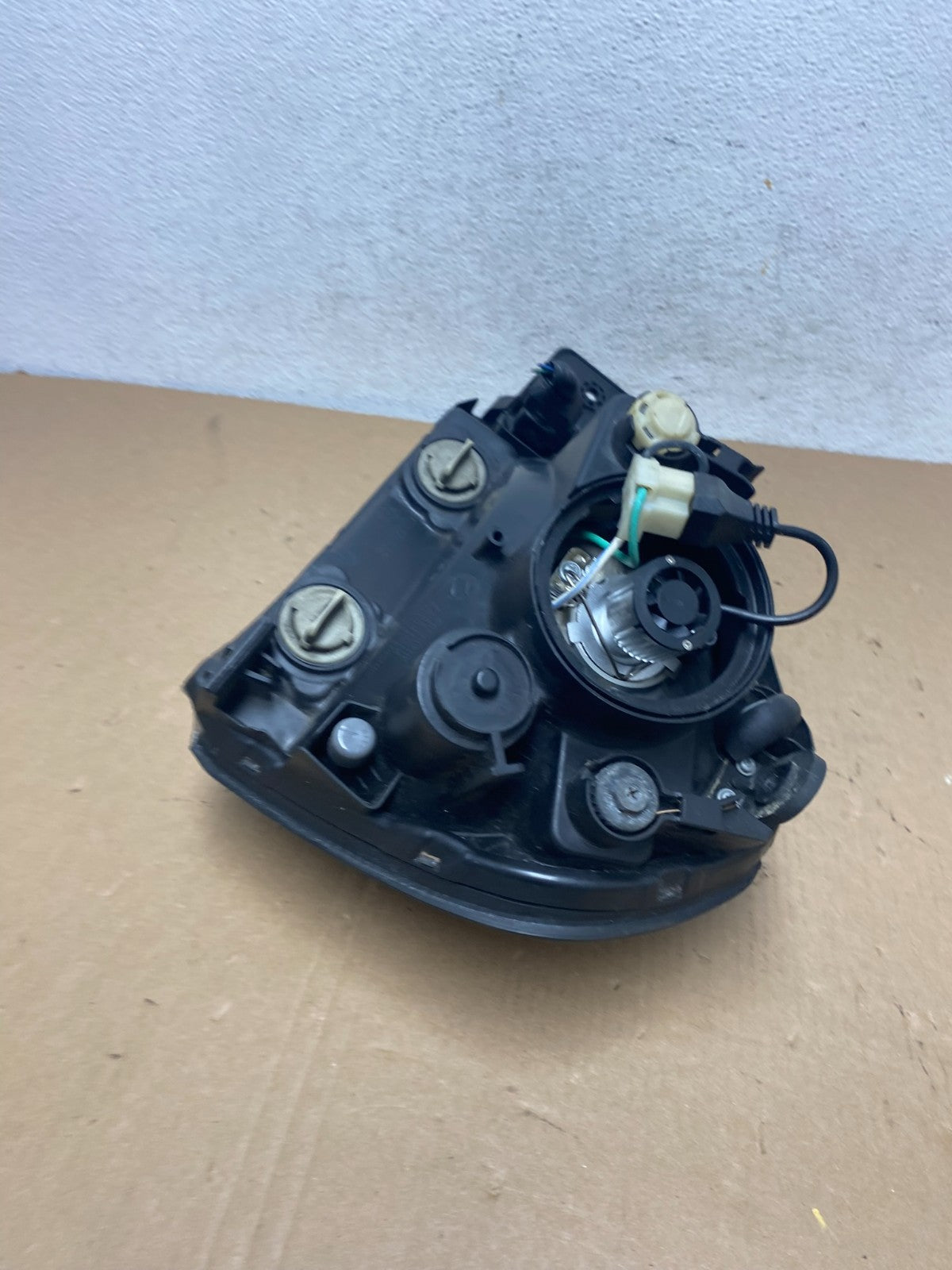 2005 to 2008 Hyundai Tucson Right Passenger Side Headlight AD7941 DW7