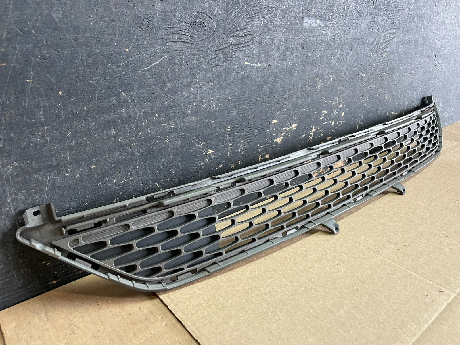 2014 to 2015 Kia Sorento Front Bumper Lower Center Grill Grille aa8940 DG1