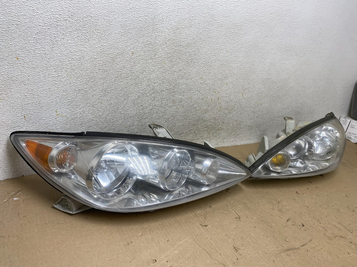 2005 to 2006 Toyota Camry Left+Right Side Set Halogen Headlights AH6872 DW1