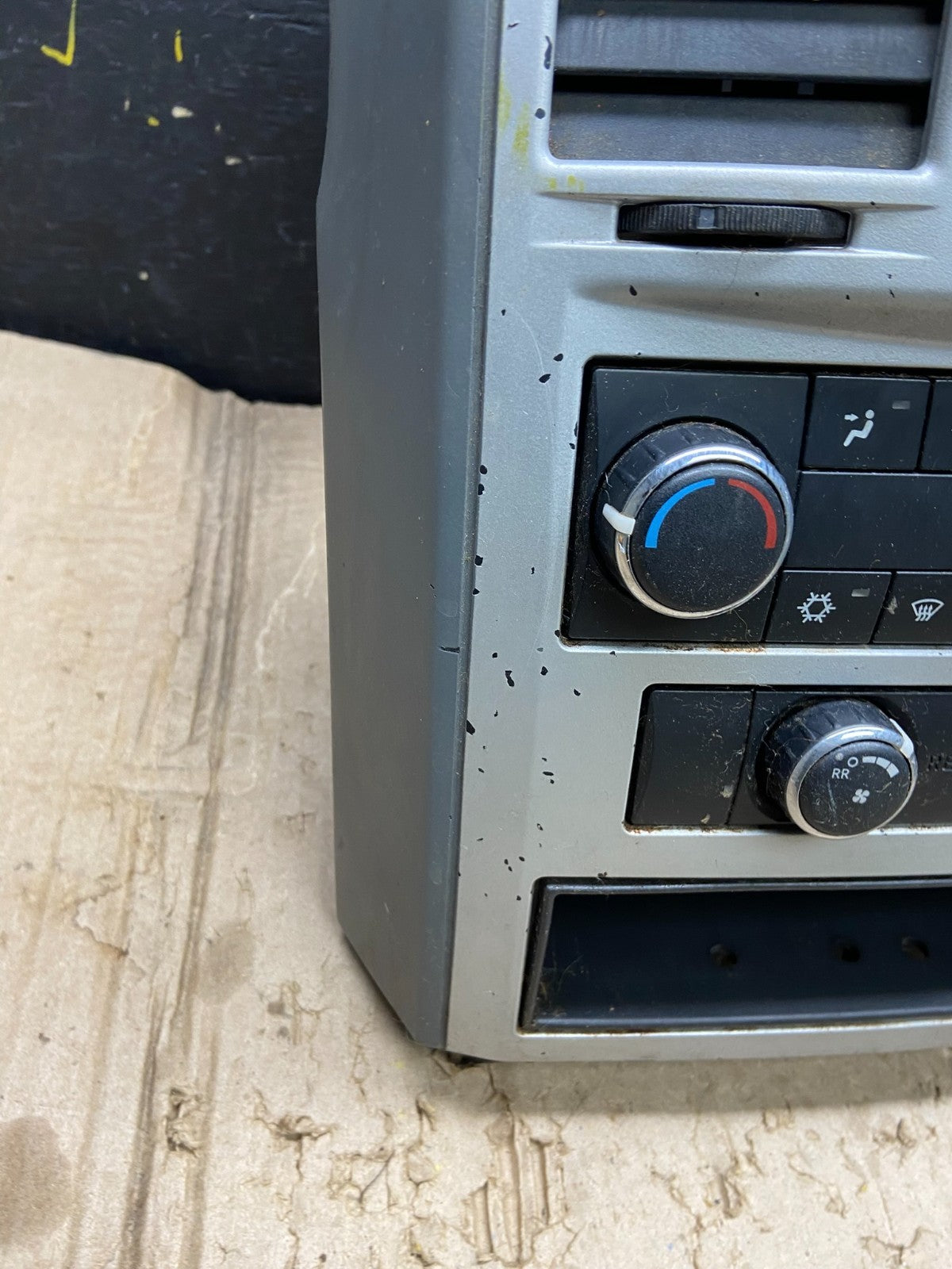 2008-2010 Chrysler Town Country Climate Control Panel Center Dash Trim X6389  DG2