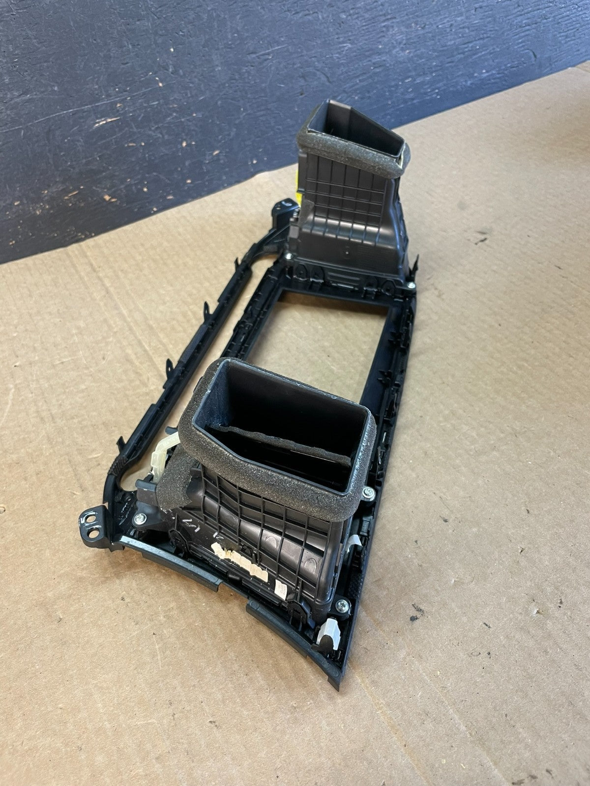 2017-2019 Hyundai Elantra Center Radio Climate Control Air Vent Bezel AF3659 DW3