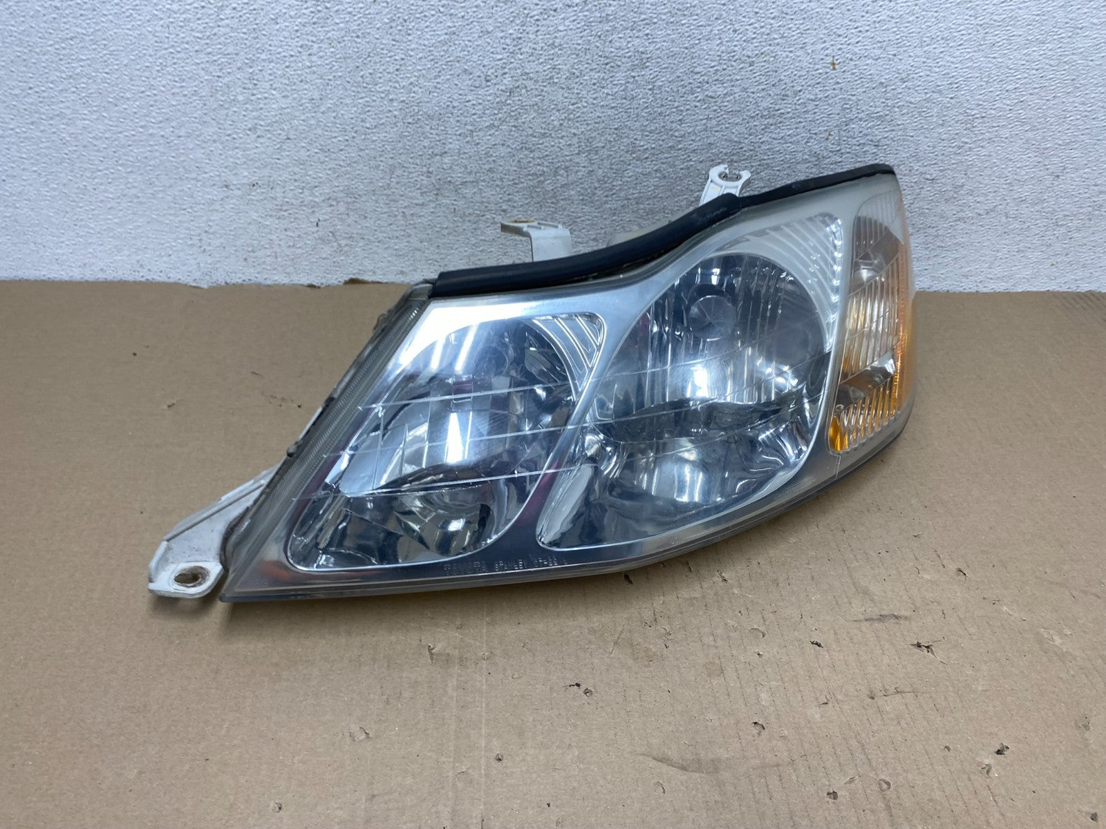 2000 to 2004 Toyota Avalon Halogen Left Driver LH Headlight AG6859 DW2