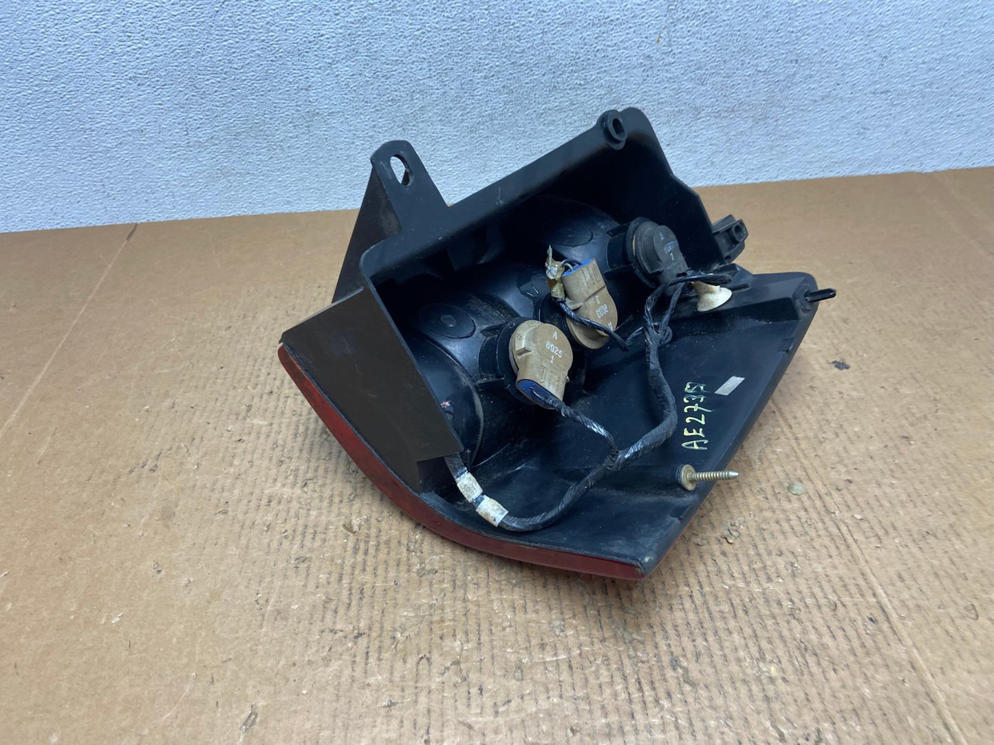 1993-1998 Jeep Grand Cherokee ZJ Left Driver Side Tail Light AE2735 LK4