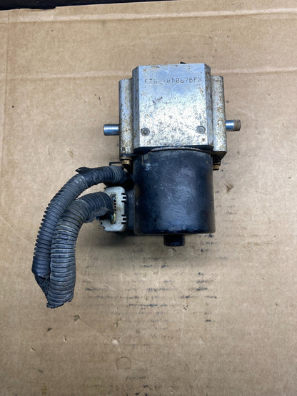 2004-07 GMC Savana Express ABS Brake Pump Control 13567149 AD7584 DG0
