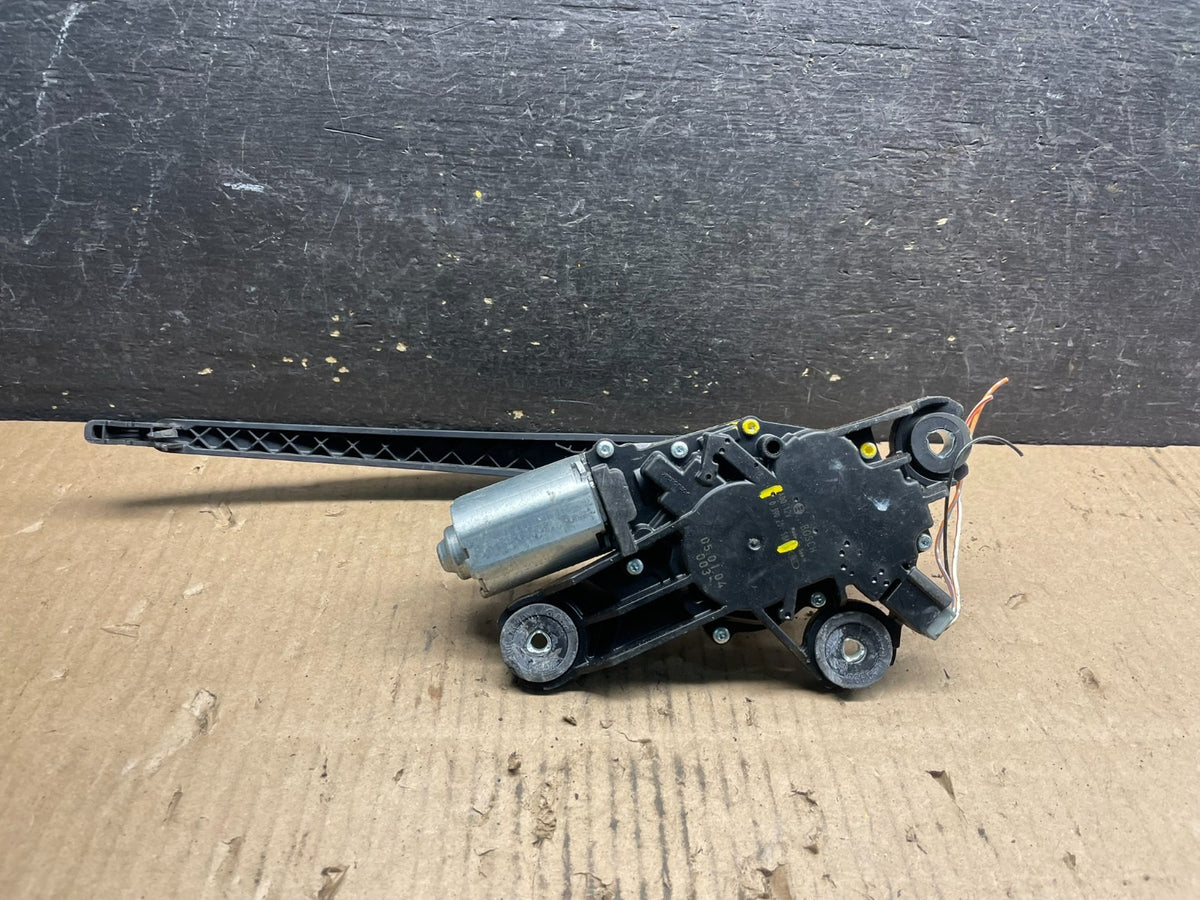 2004 to 2009 Mazda 3 Windshield Rear Wiper Motor U9551 DG5