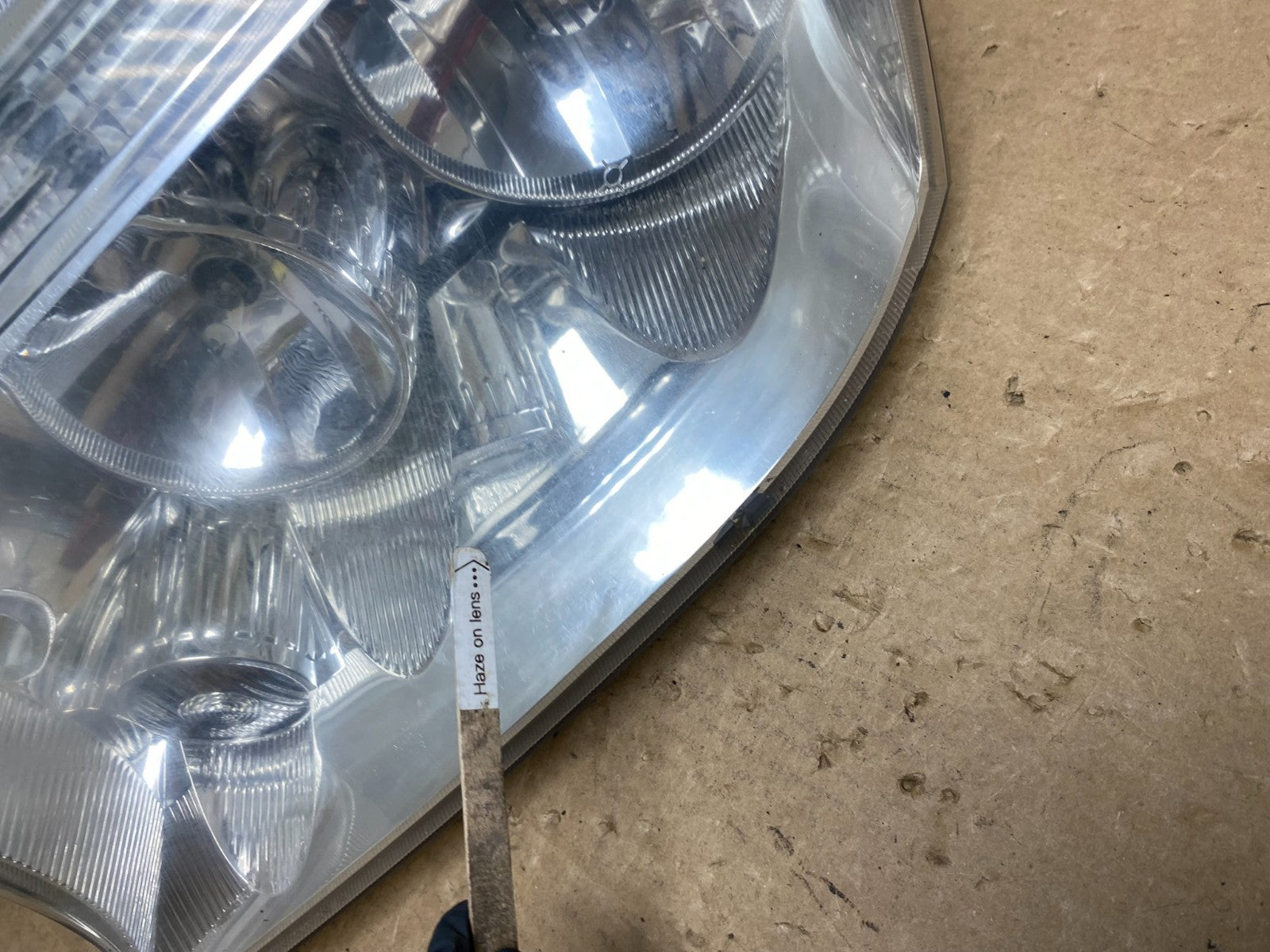 2004 to 2007 Buick Rainier Left Driver LH Side Headlight AG1083 DW4
