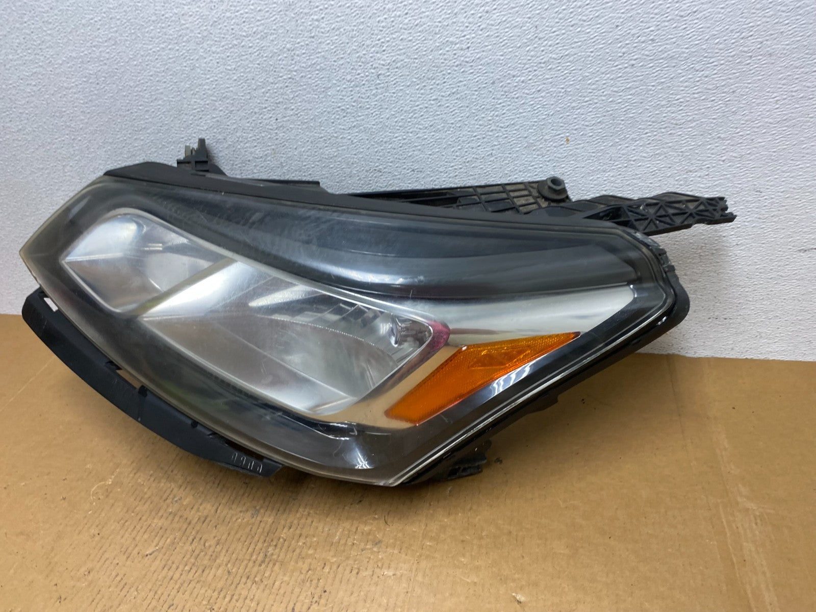 2013-2017 Chevrolet Traverse Left Driver LH Side Headlight Halogen AE0592 DW1
