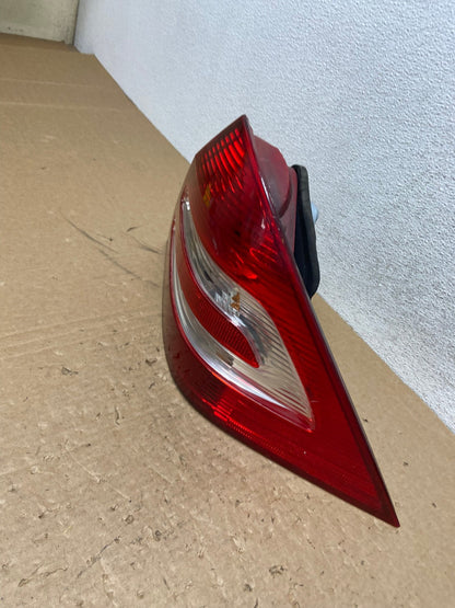 2005-2007 Mercedes-Benz C230 W203 C-Class Right Passenger Tail Light AG1104 LK1
