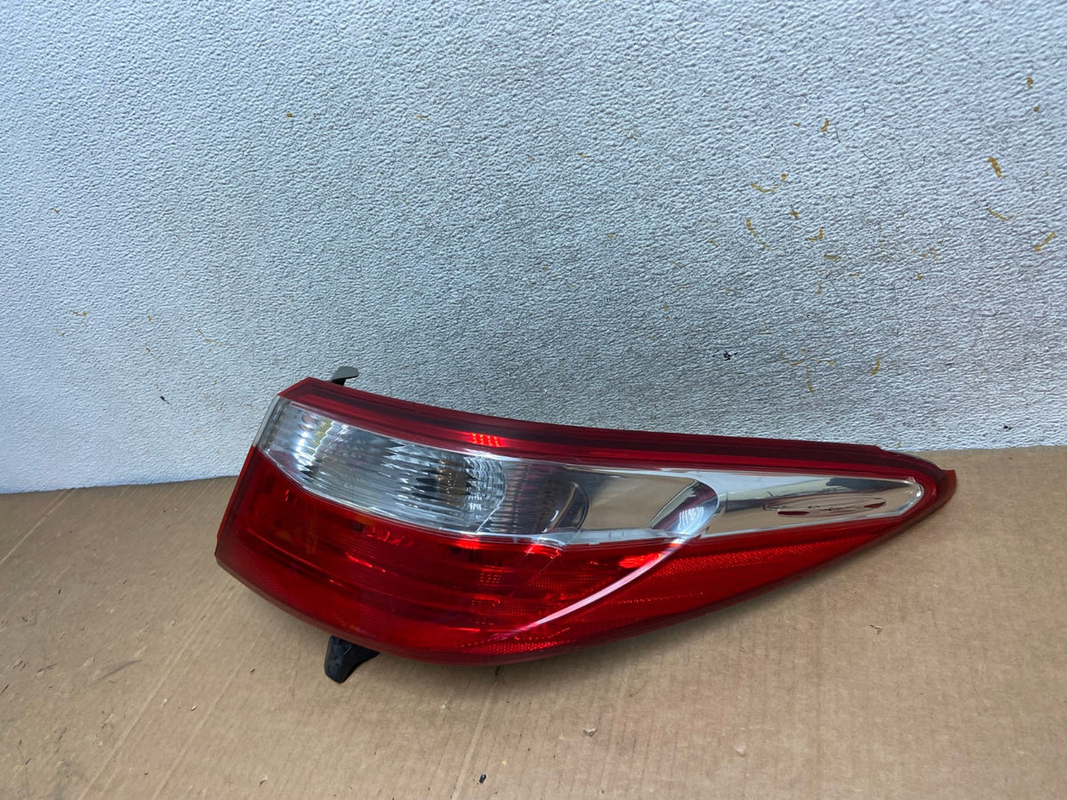 2015 2016 2017 Toyota Camry Right Passenger RH Side Tail Light AI8414 LK1