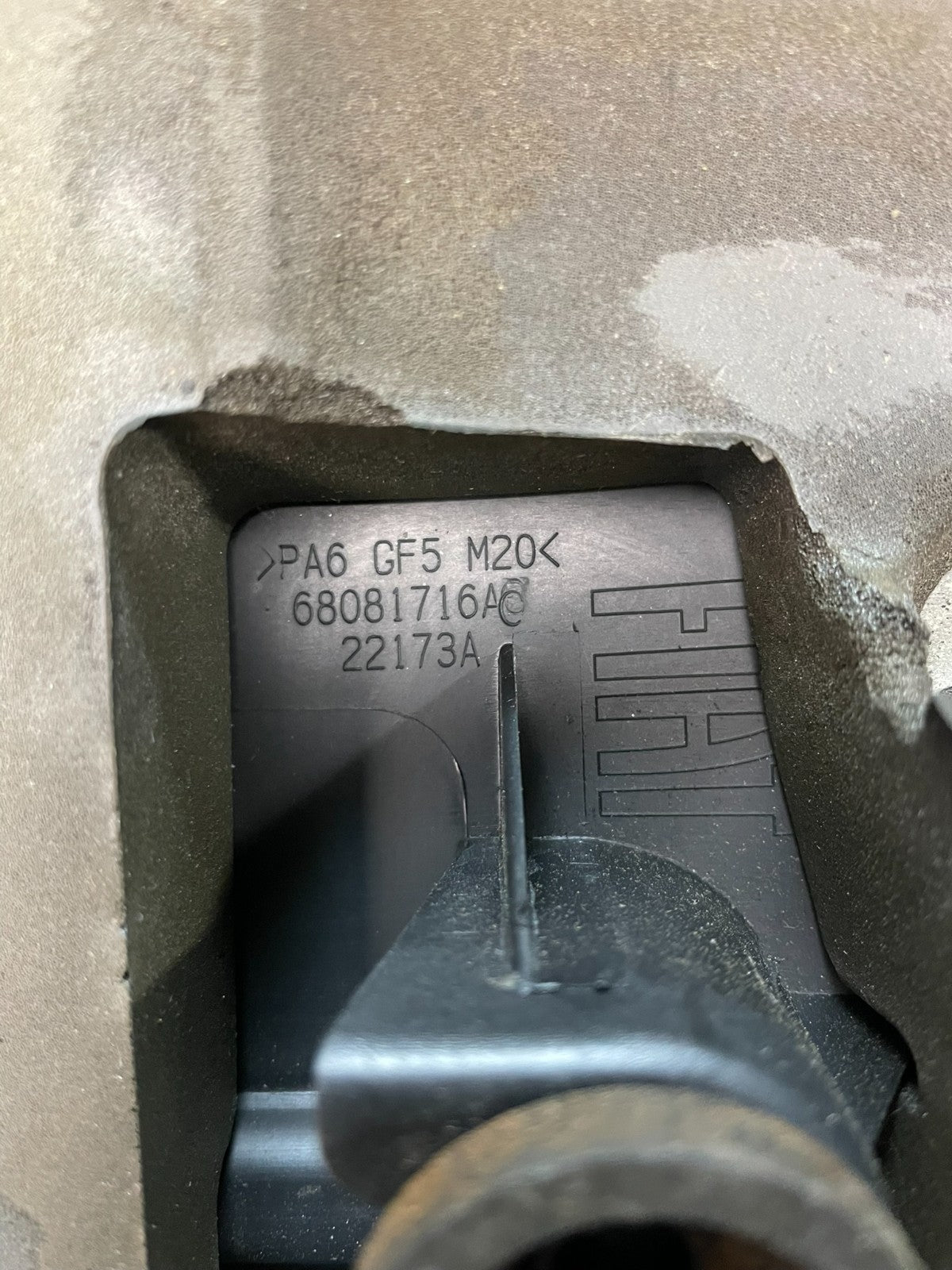 2012 - 2017 Fiat 500 MultiAir Engine Motor Cover AG0768 DG3