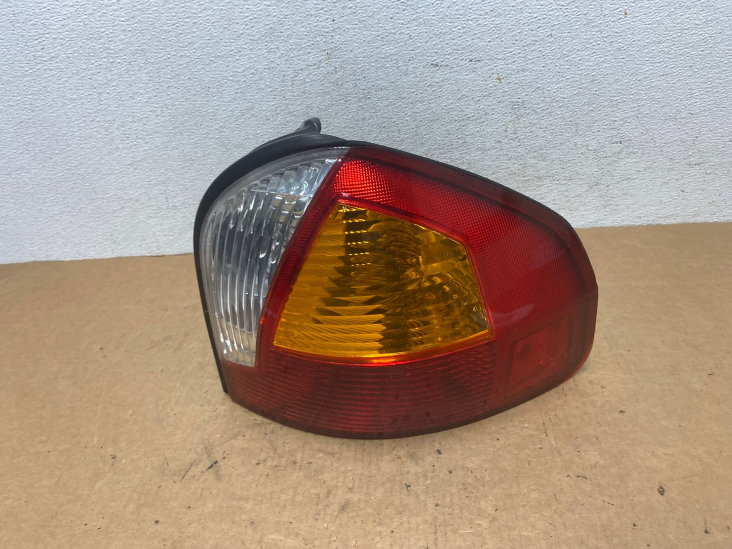 2001 2002 2003 2004 Hyundai Santa Fe Right Passenger Rh Tail Light AD5171 LK0