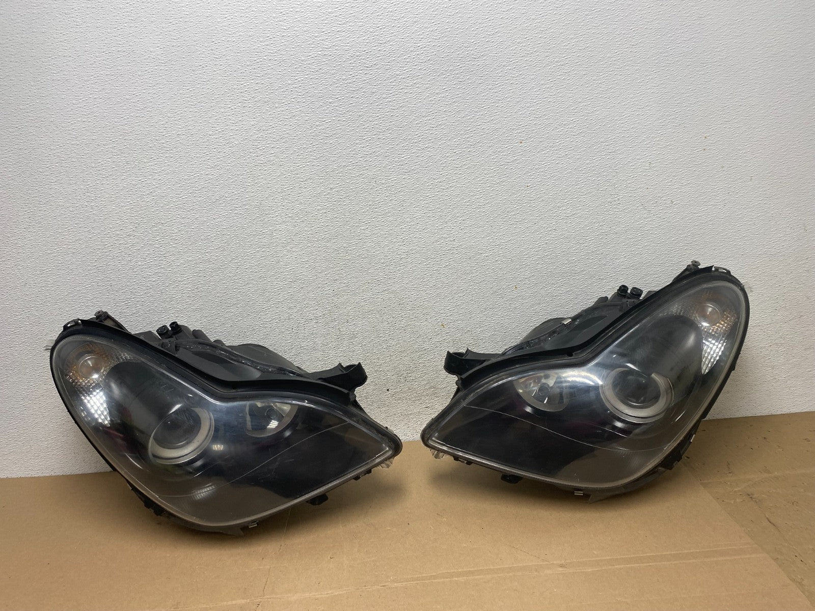2006 to 2010 Mercedes-Benz CLS550 Left+Right Side Halogen Headlight AF43610