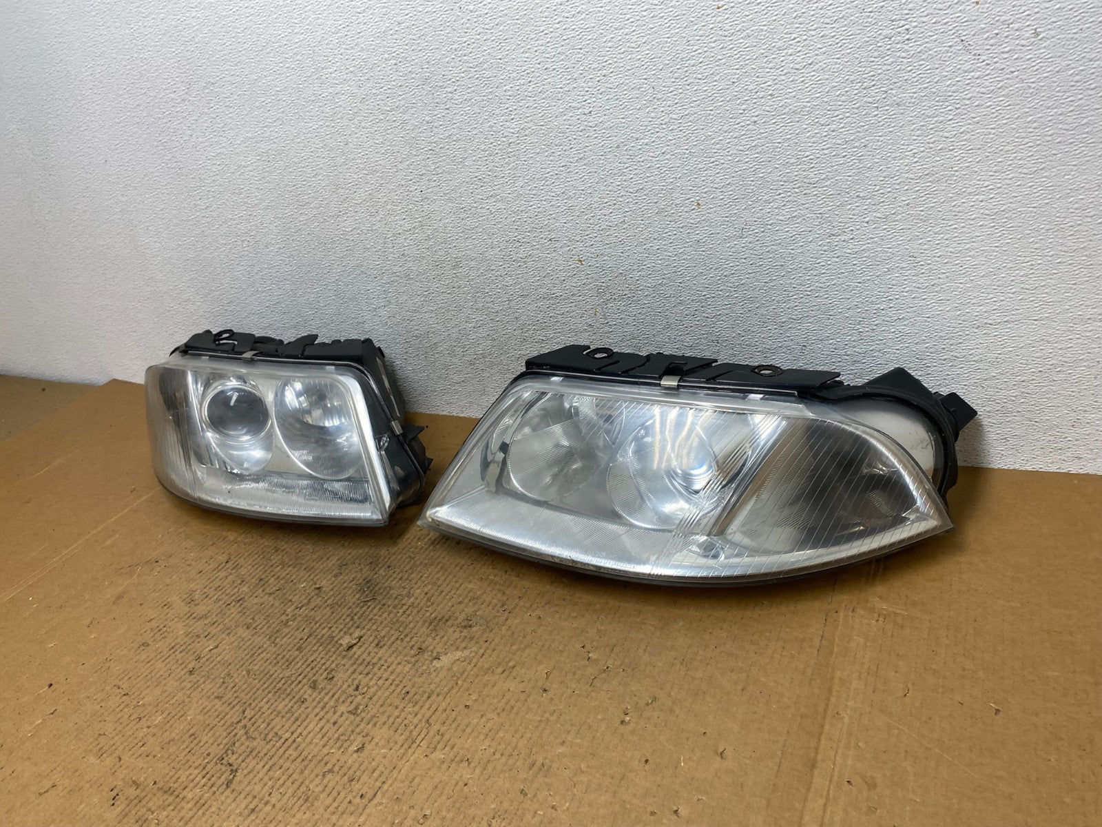 2001-2005 Volkswagen Passat Left+Right Set Headlights AE1467 DW1