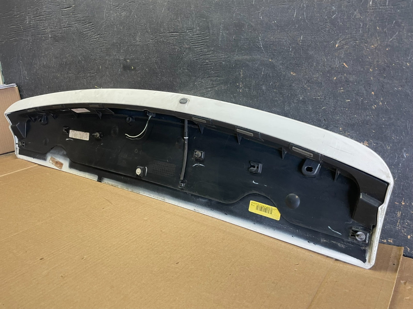 2011 to 2016 Chrysler Town & Country Rear Back Wing Spoiler ab2982 DG9