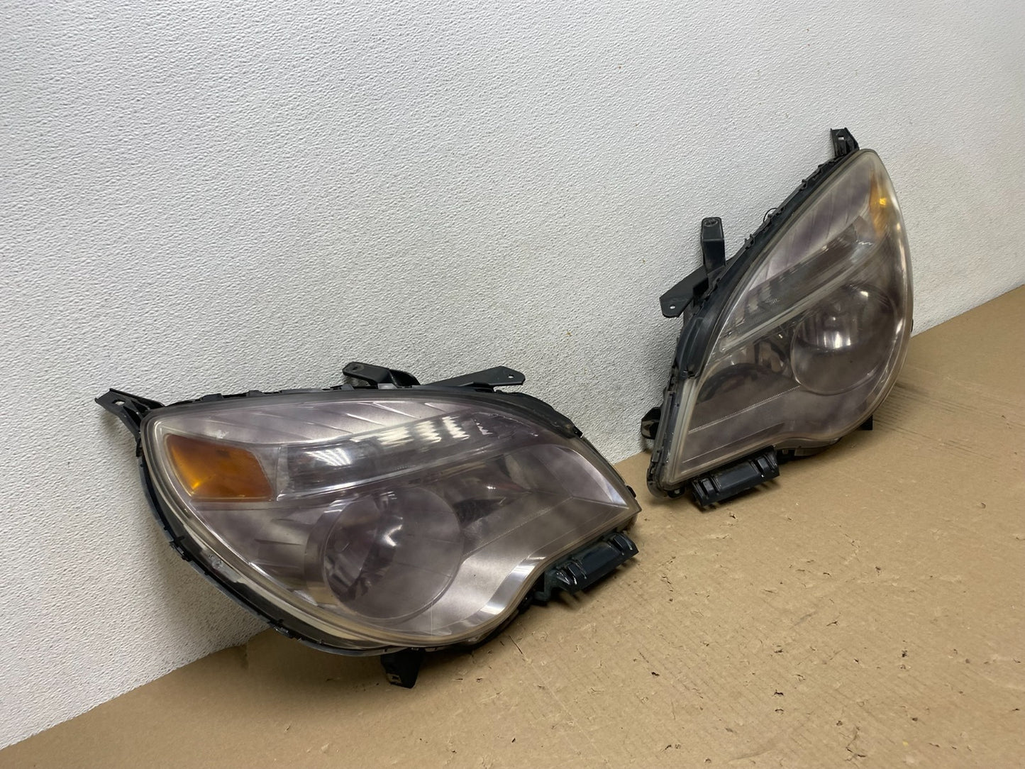 2010 - 2015 Chevrolet Equinox Halogen Headlights Left+Right Side Set AG6923 DW2