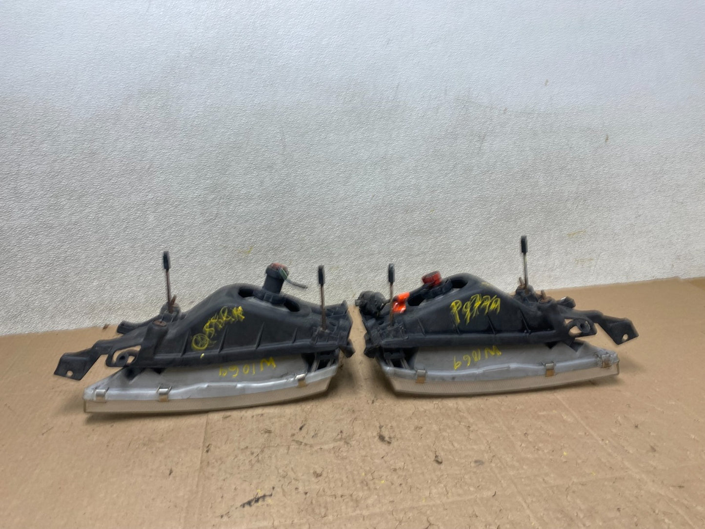 1997 to 1999 Nissan Maxima Left+Right Side Headlights Halogen OEM W1069 DW9