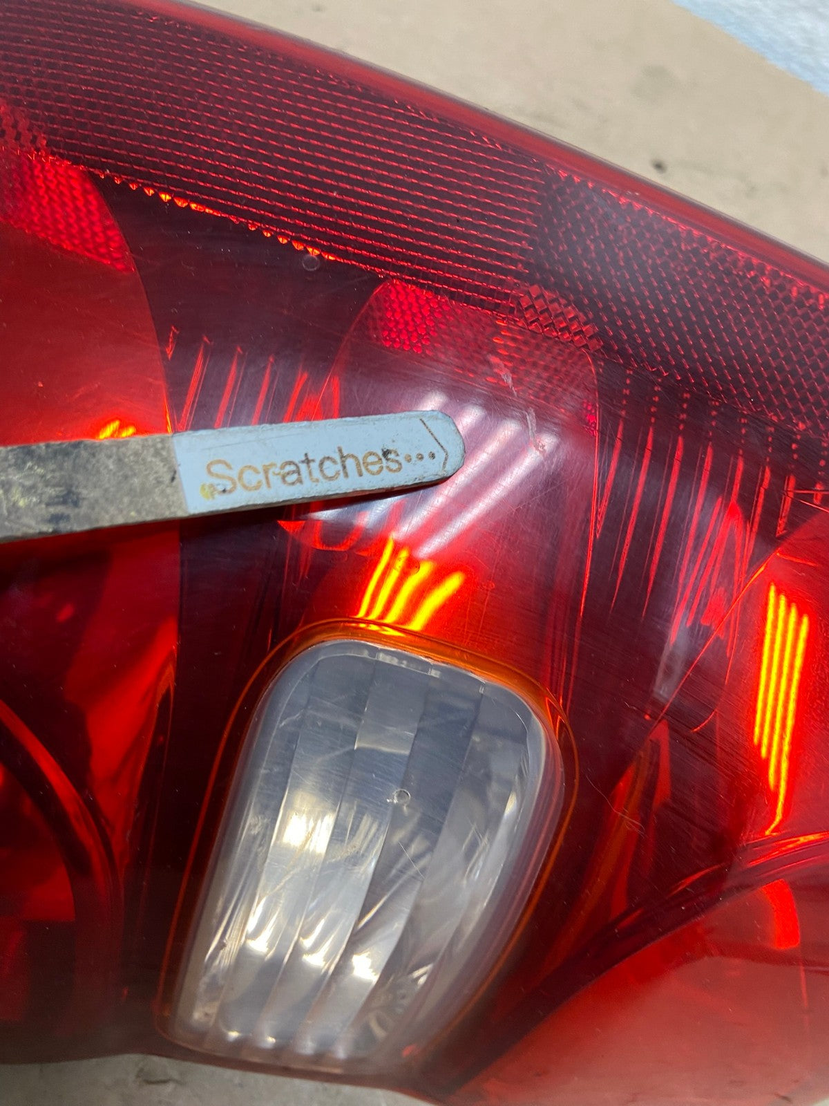 2004 2005 Toyota RAV4 Right RH Passenger Side Tail Light AI0986 LK3