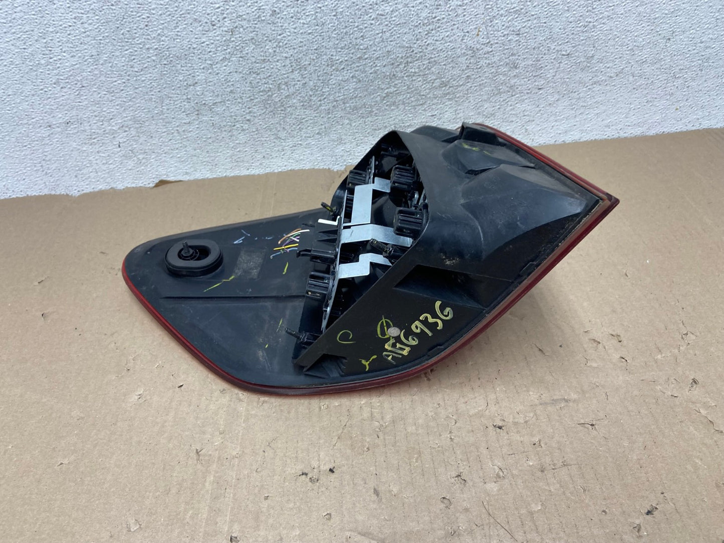 2009 to 2011 Mercedes ML350 ML-Class Right Passenger RH Tail Light AG6936 LK4