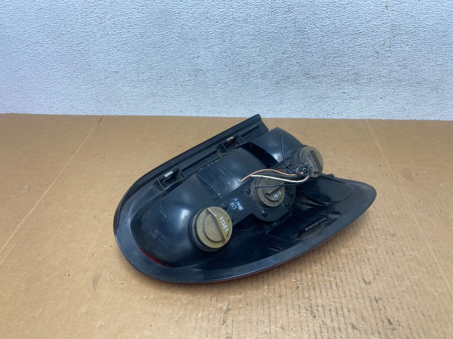 1998 to 2003 Dodge Durango Tail Light Right Passenger RH Side AE0543 LK5