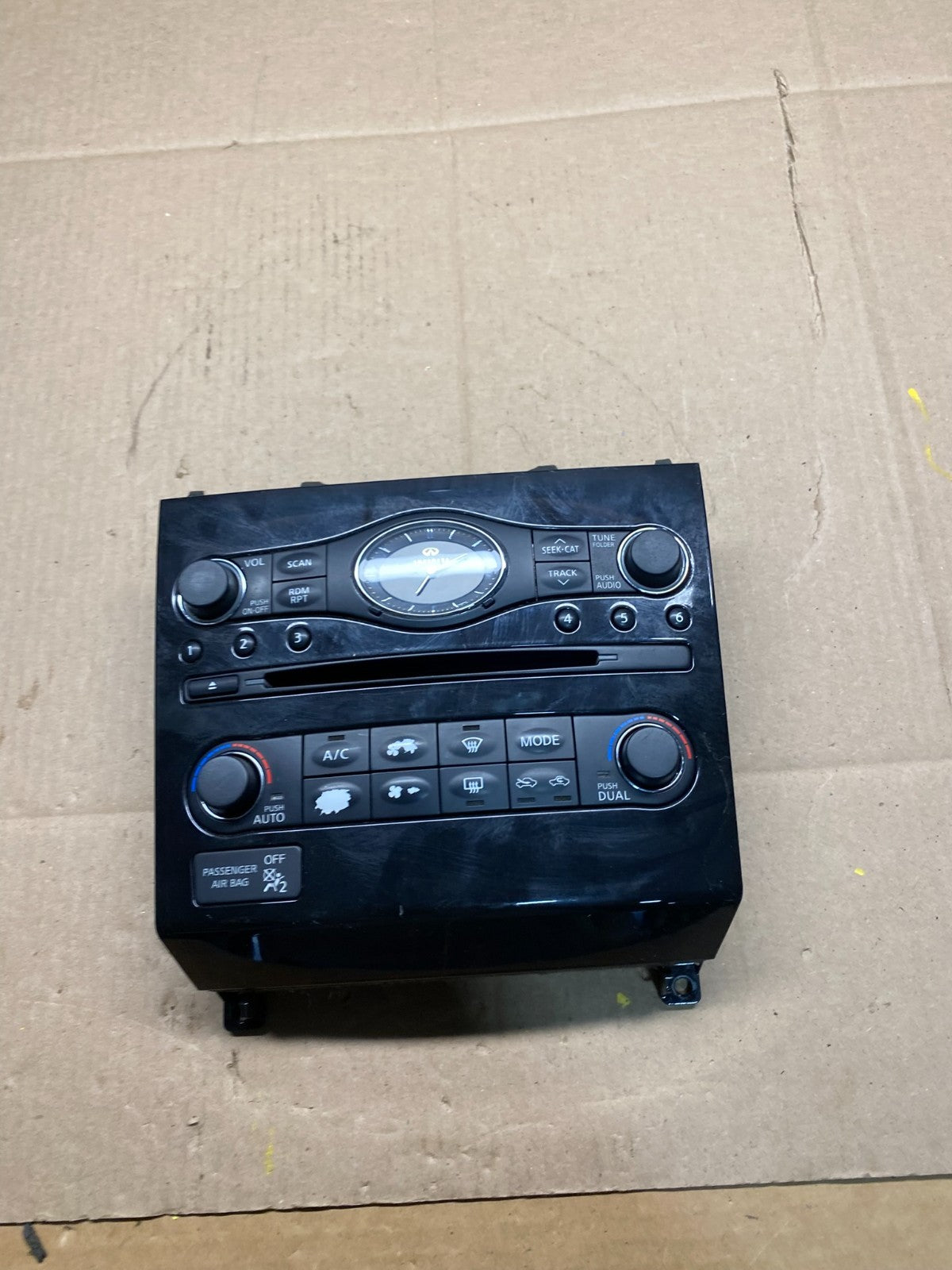 2009 to 2012 Infiniti FX35 Front Radio A/C Heater Switch Control Panel R3029 DG0