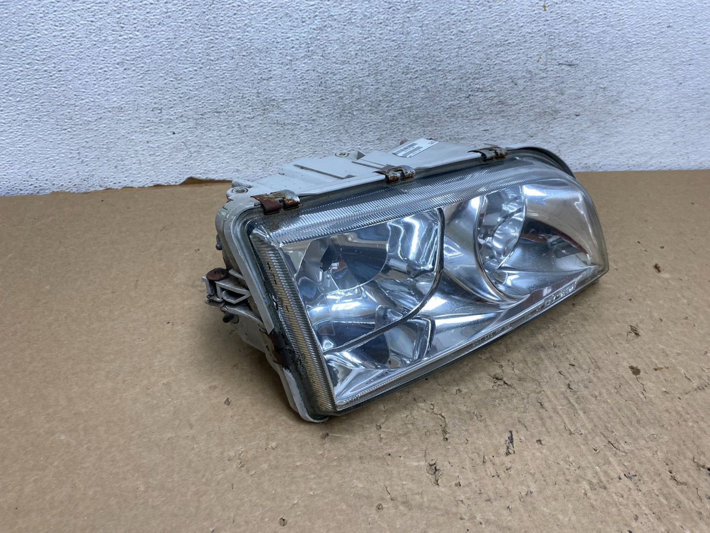 2000 - 2004 Volvo S40 Right Passenger RH Halogen Headlight AF8120 DW2