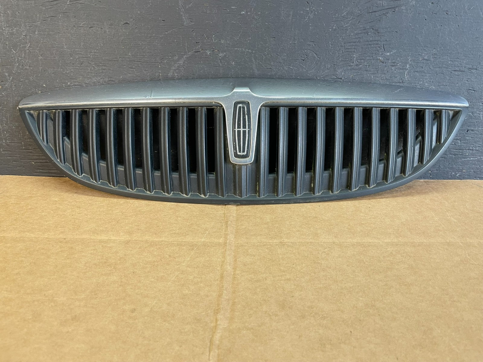 2000 to 2002 Lincoln LS Front Hood Bumper Grill Grille W/Emblem AE0808 DG0