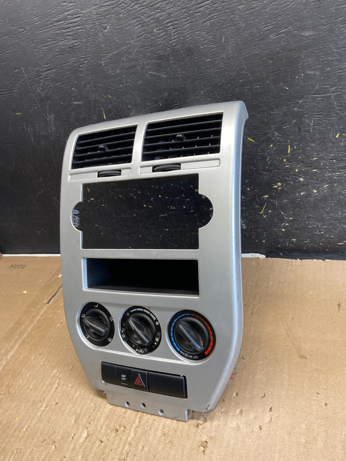 2007 to 2009 Dodge Caliber Dash Radio Center Bezel Climate Dash AB2291 DG1
