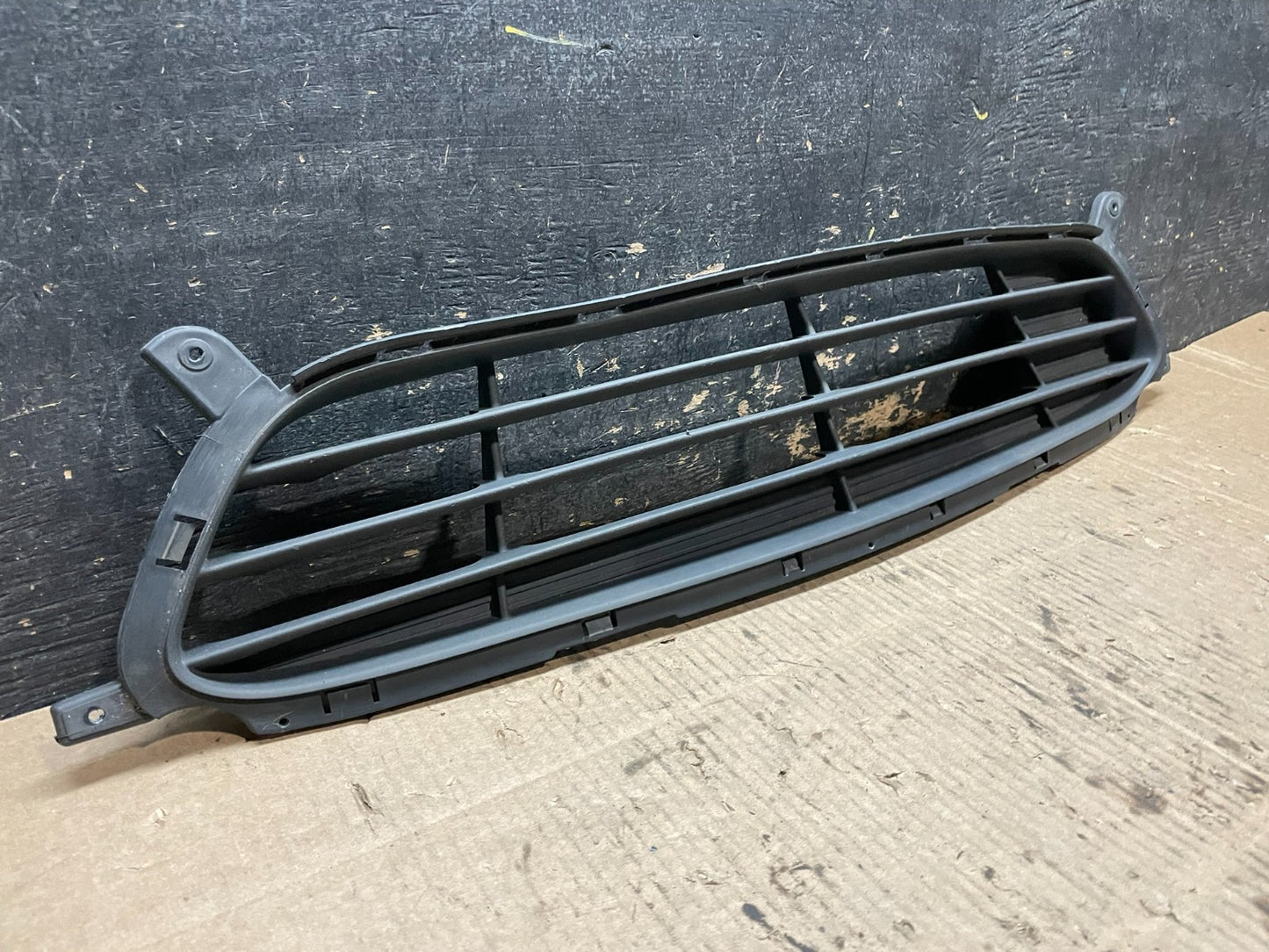 2012 to 2014 Hyundai Accent Front Bumper Lower Center Grille Y1210 DG1