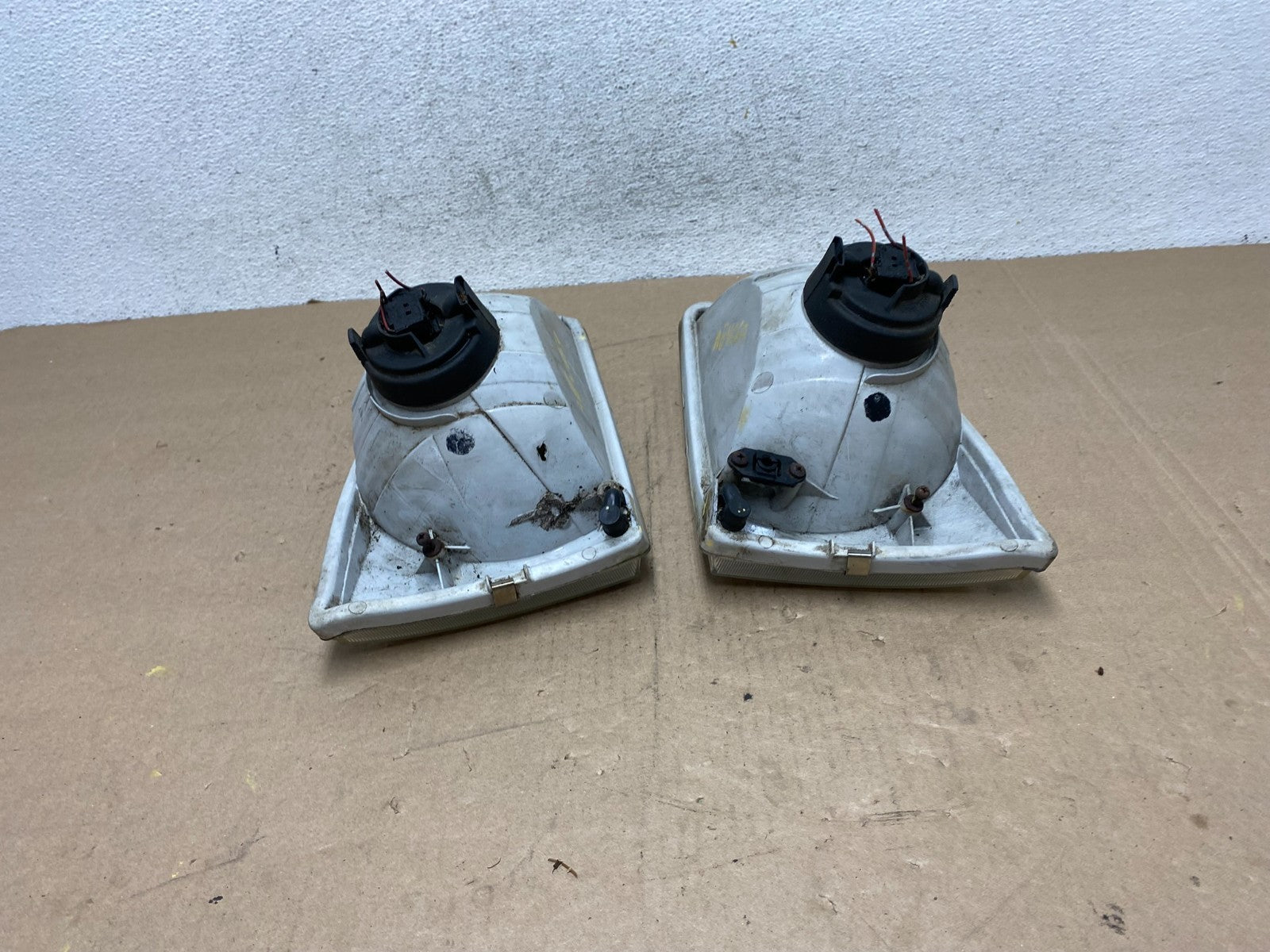 2001 2002 2003 Toyota Sienna Left+Right Side Headlights Halogen AG4669 DW14