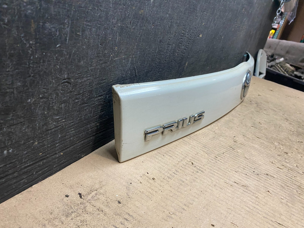 2010 to 2015 Toyota Prius Trunk Rear Tailgate Molding Panel 76801-00900 J7288 DG2
