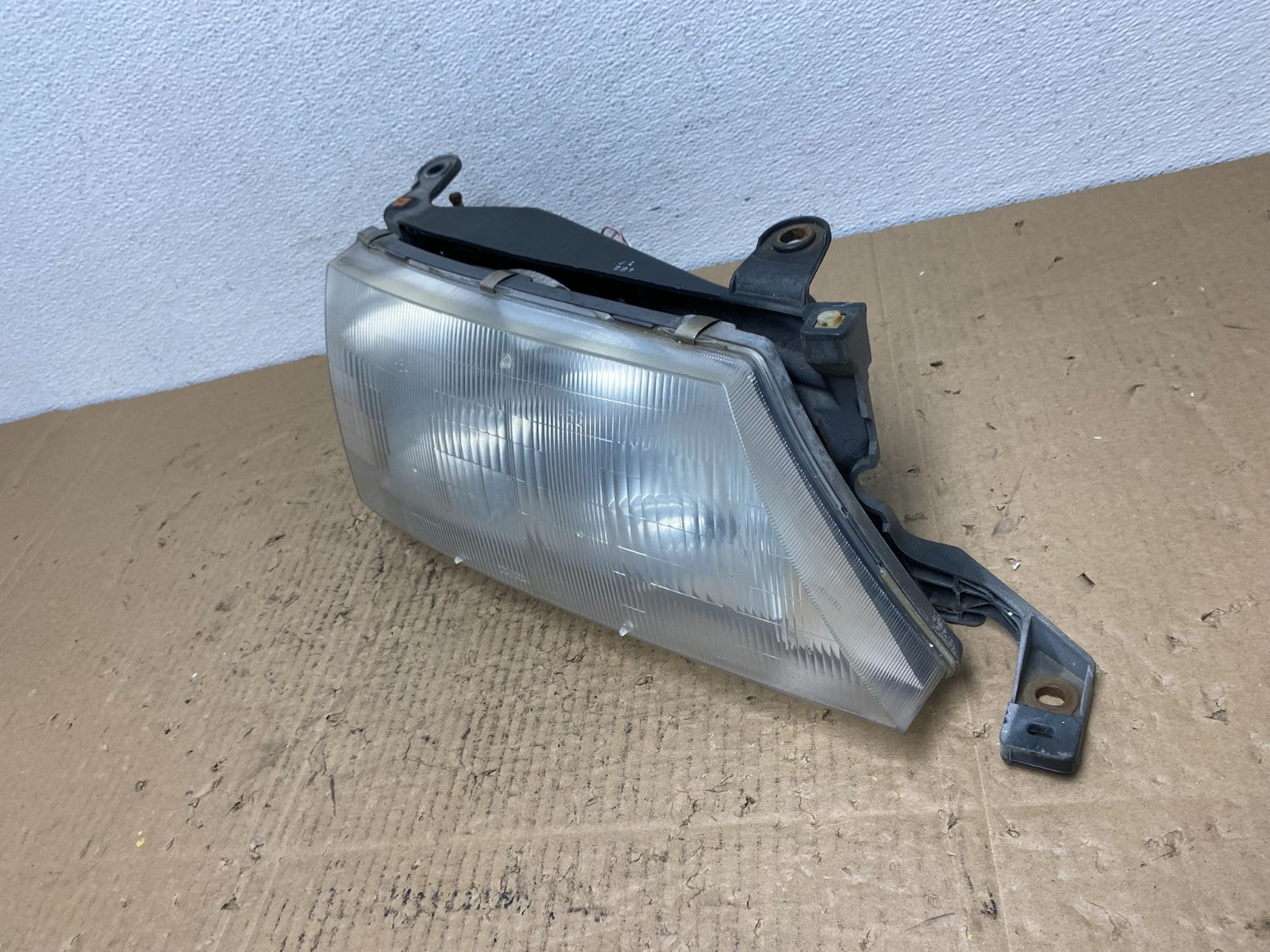 1995-1997 Toyota Avalon Right Passenger RH Side Headlight AC4091 DW1