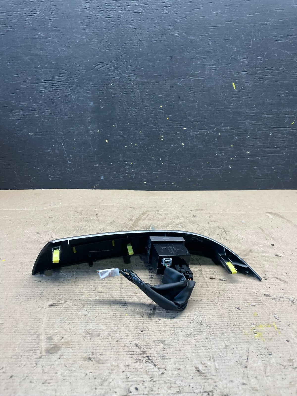 2004 to 2010 Toyota Sienna Right Side Radio Switches Bezel Trim T5802 DG2