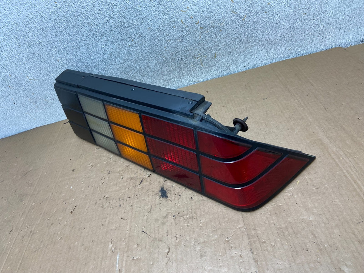 1982 to 1992 Chevrolet Camaro Right Passenger RH Side Tail Light AI9091 LK1