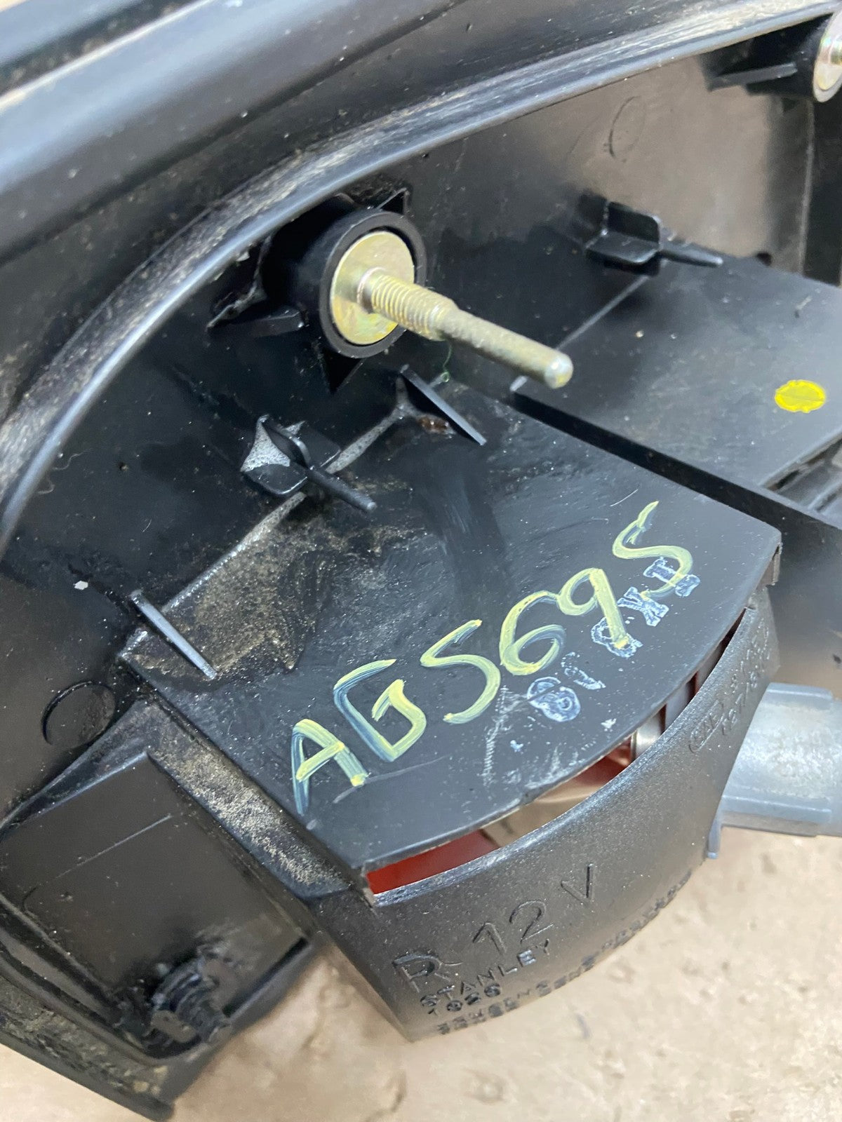 1998 1999 2000 Toyota Sienna Right Passenger Inner Tail light AG5695 LK6
