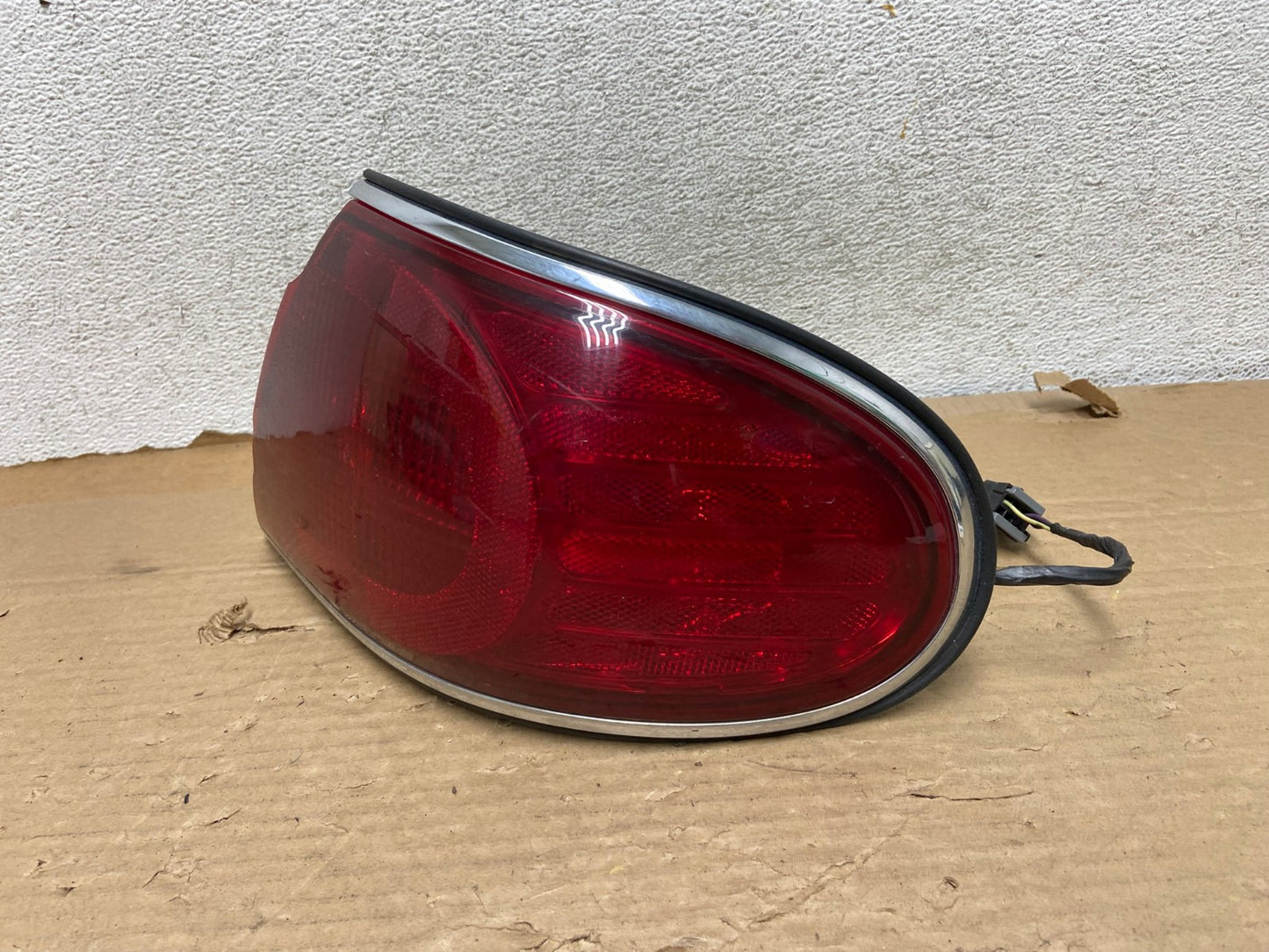 2000 to 2005 Buick Lesabre Right Passenger RH Side Tail Light AG8261 LK2