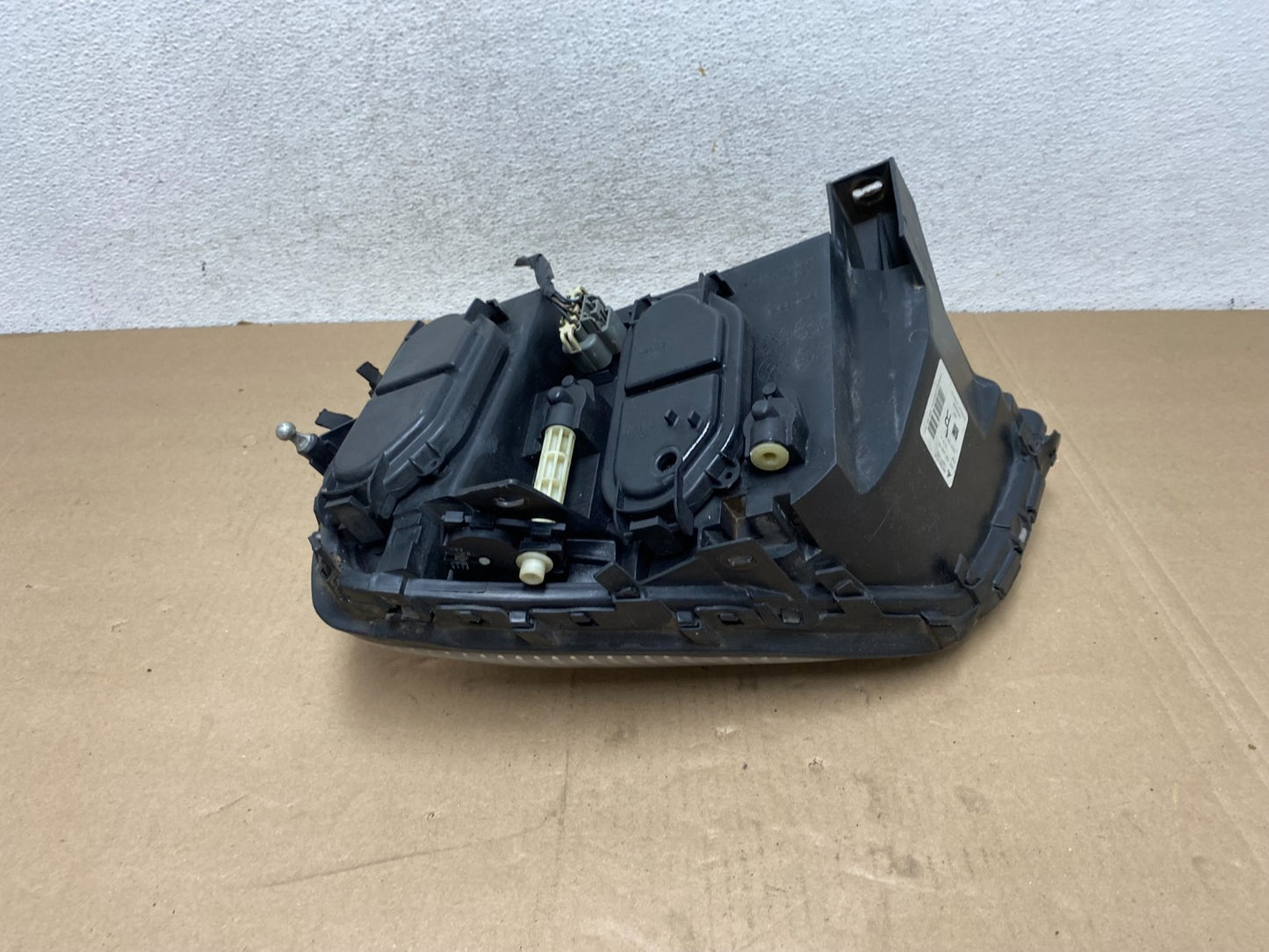 2000 to 2005 Cadillac Deville Right Passenger RH Side Headlight AG4545 DW4
