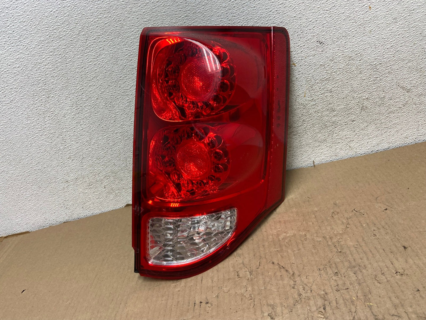 2011 - 2018 Dodge Grand Caravan Right Passenger RH Tail Light Led AG8034 LK0