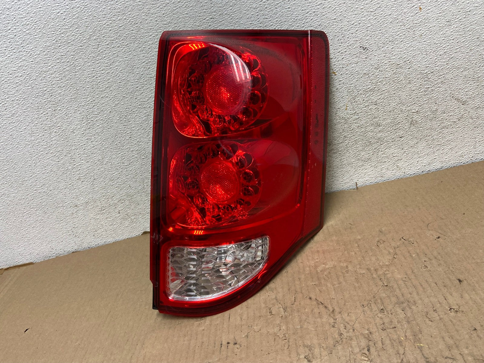 2011 - 2018 Dodge Grand Caravan Right Passenger RH Tail Light Led AG8034 LK0